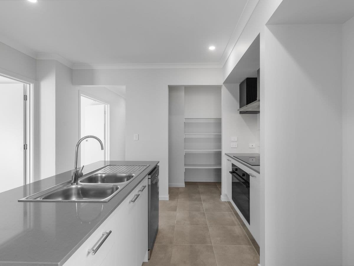 24 Redcomb Drive, Park Ridge, QLD, Park Ridge - Thumbnail 2