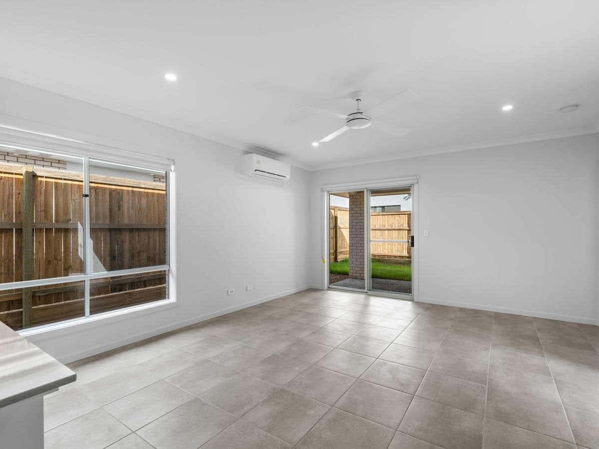 24 Redcomb Drive, Park Ridge, QLD, Park Ridge - Thumbnail 7