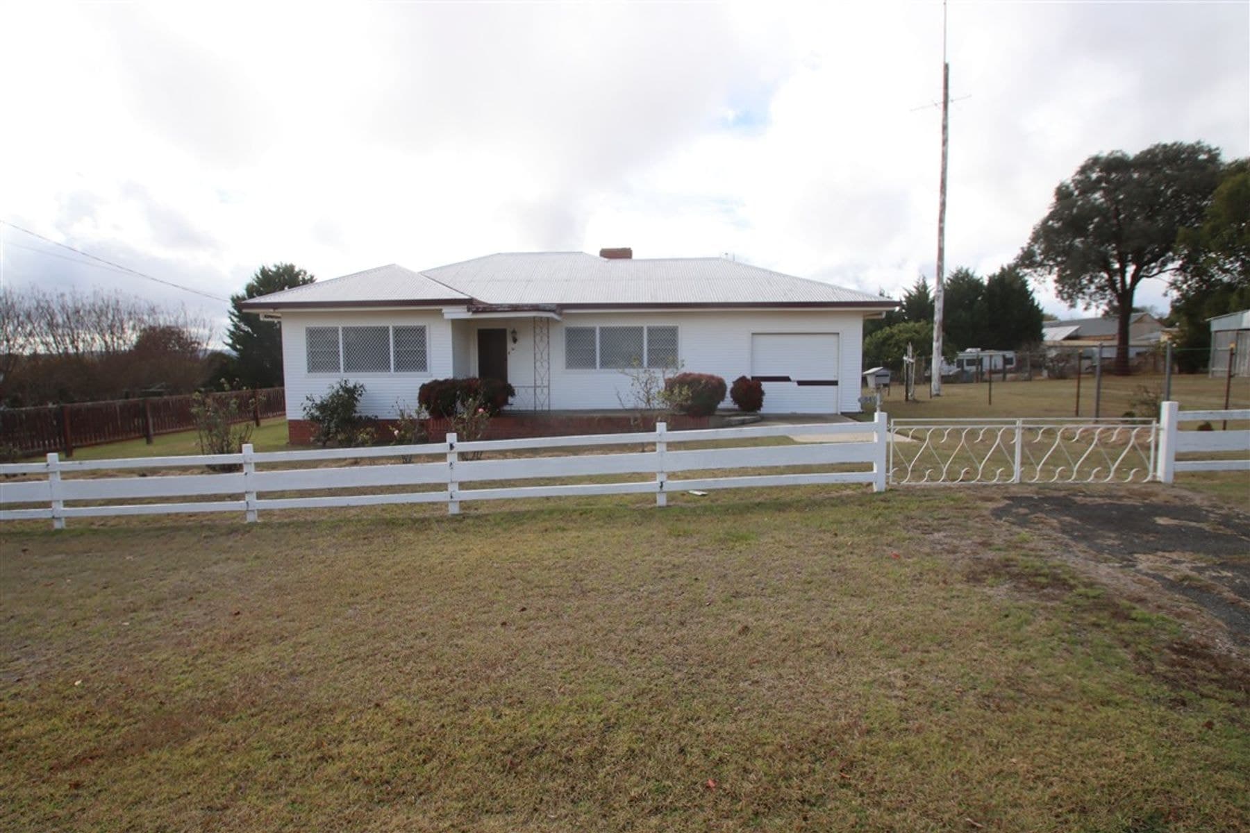 84 Martin Street, Tenterfield NSW 2372, Tenterfield - Thumbnail 2
