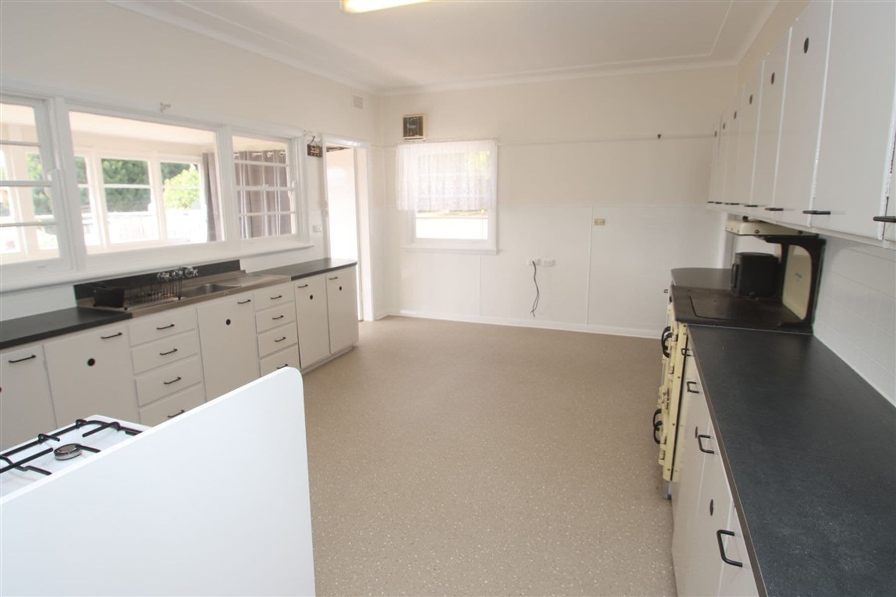84 Martin Street, Tenterfield NSW 2372, Tenterfield - Thumbnail 6