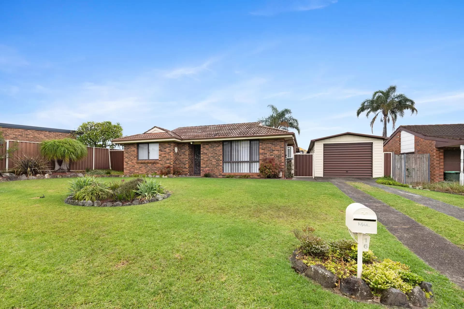 16 Jilba Place, Oak Flats - Image 1