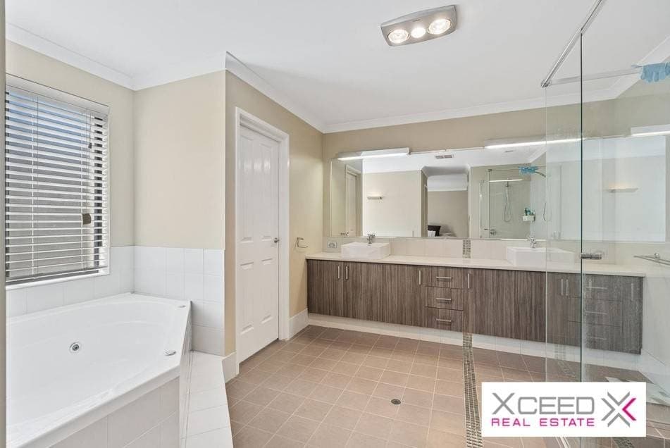 29 Yellowwood Avenue, Piara Waters - Thumbnail 3