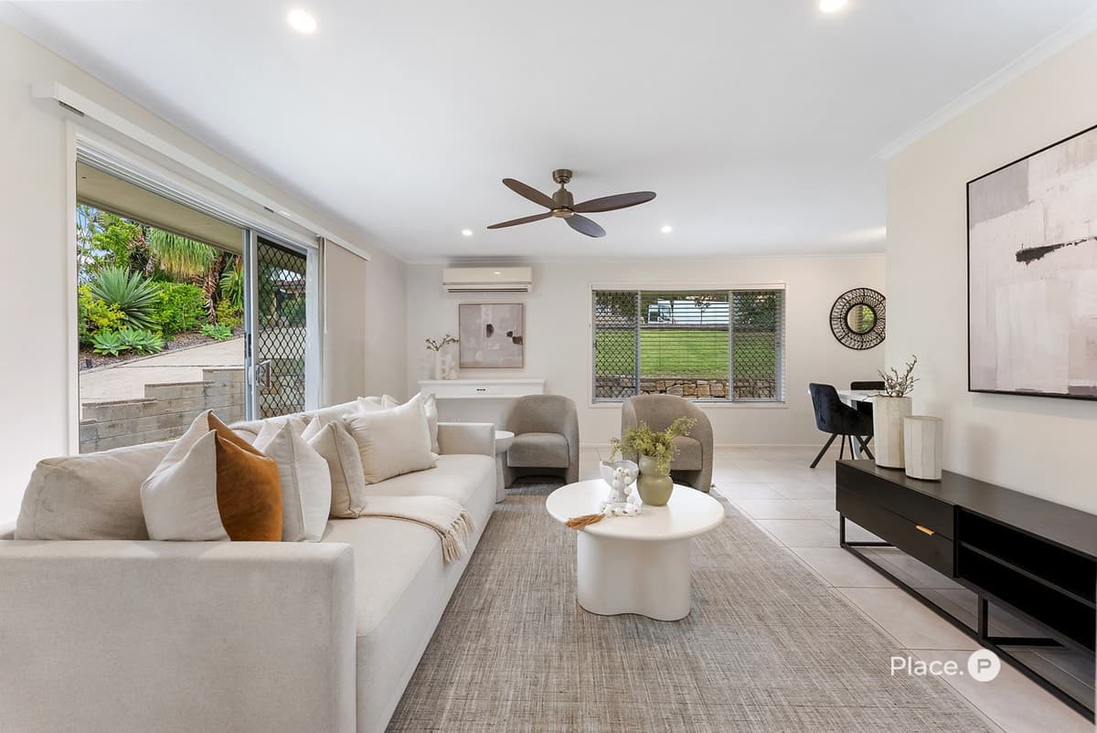 11 Longford Street, Everton Hills - Thumbnail 2