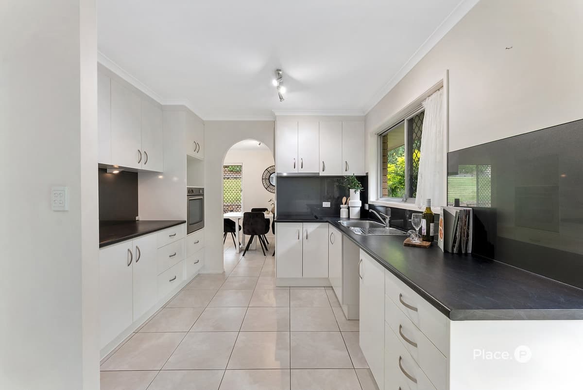 11 Longford Street, Everton Hills - Thumbnail 6