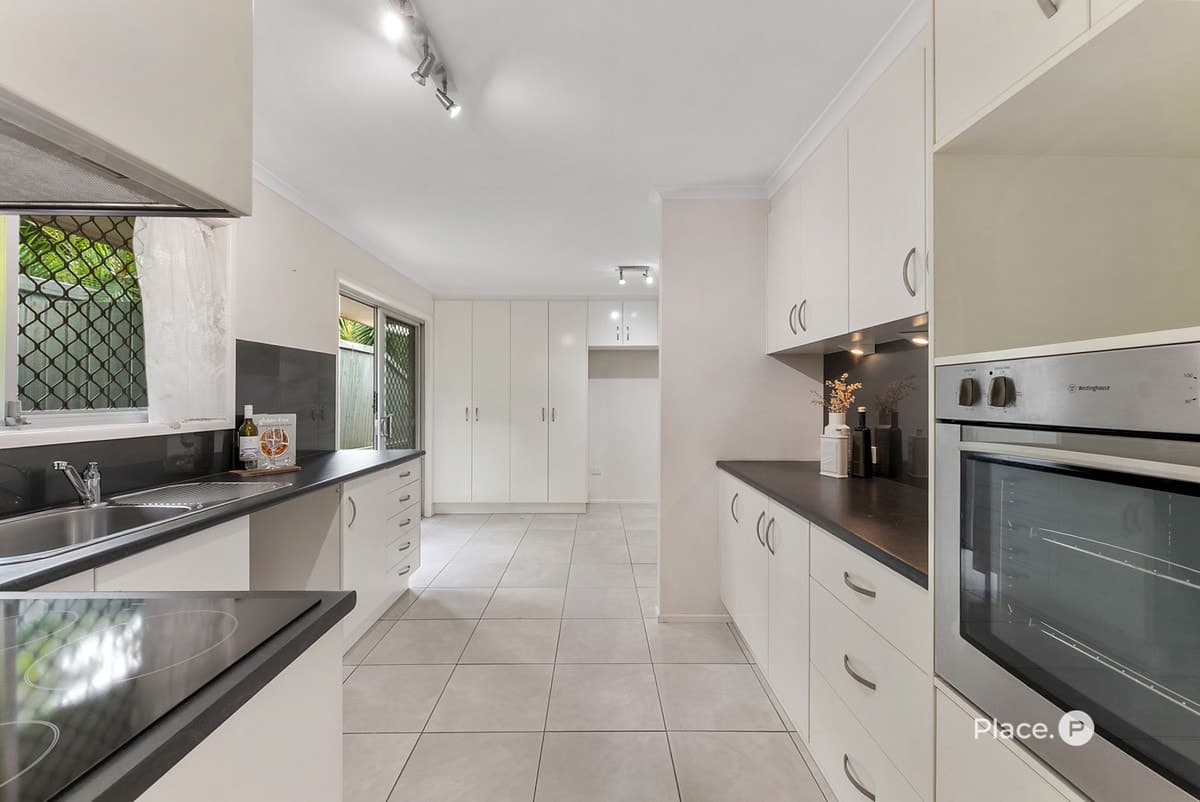 11 Longford Street, Everton Hills - Thumbnail 7