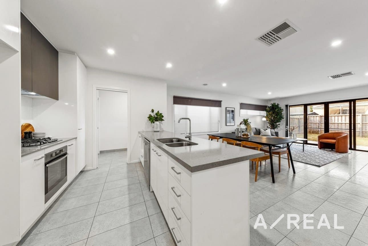 12 Eaglecrest Ave, Fraser Rise, Fraser Rise - Thumbnail 4