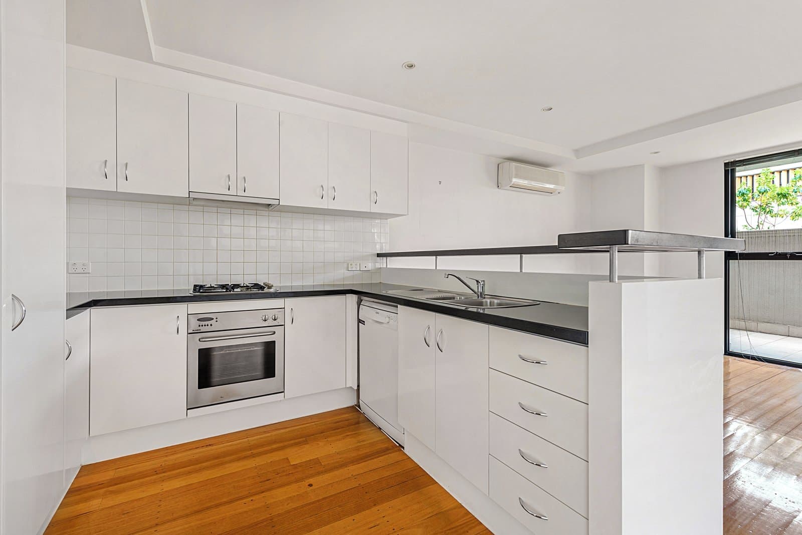 6/38 Macfarlan Street, South Yarra - Thumbnail 2
