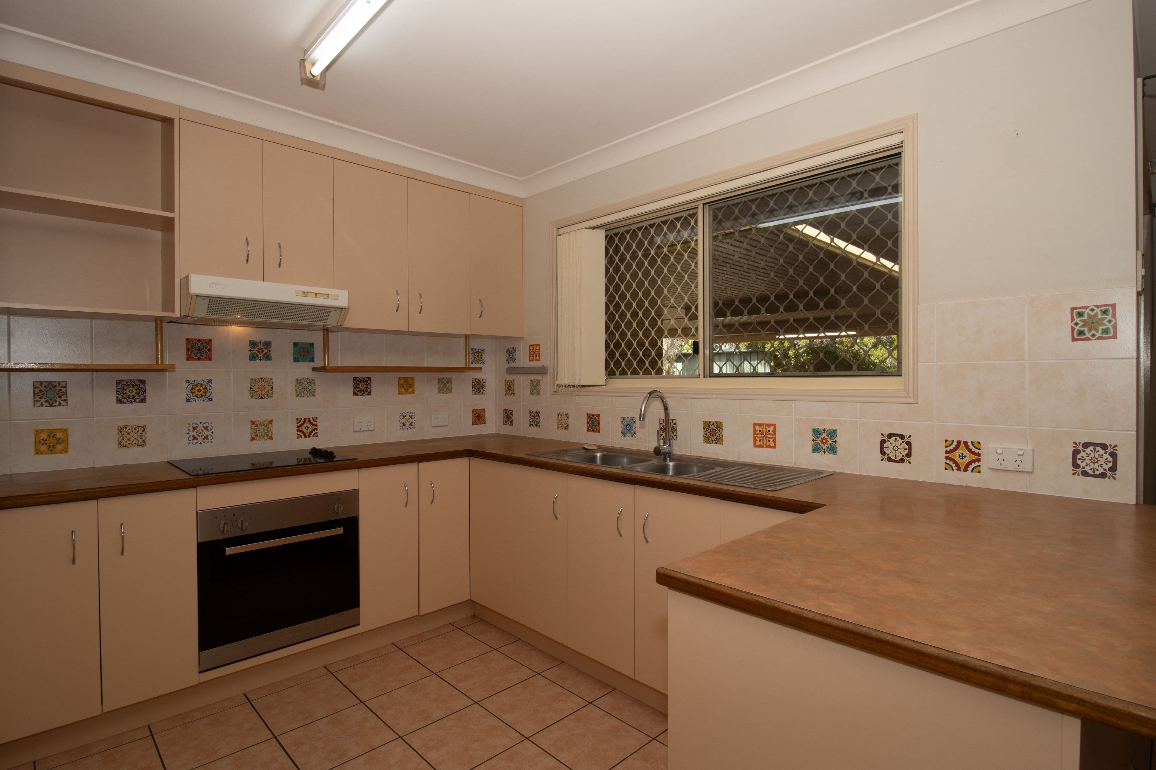 23 Lester Crescent, Torquay QLD 4655, Torquay - Thumbnail 2