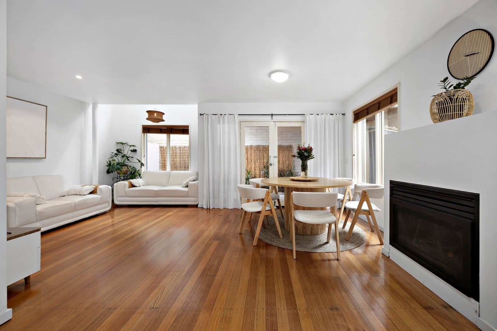 Residence 3,350 Canterbury Road, St Kilda West - Thumbnail 2