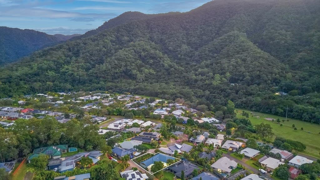 1 Brockhurst Close, Redlynch - Image 1