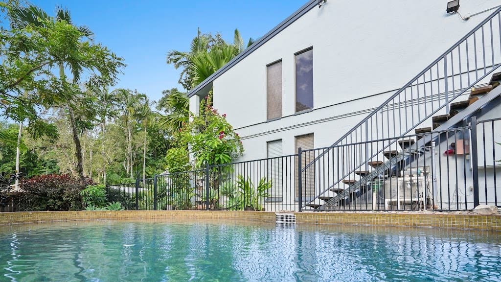 2/11 Vallely Street, Freshwater - Image 1