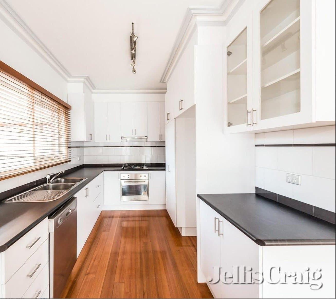 Rent: $680 pw 6A Yendon Road, Carnegie, Carnegie - Thumbnail 2