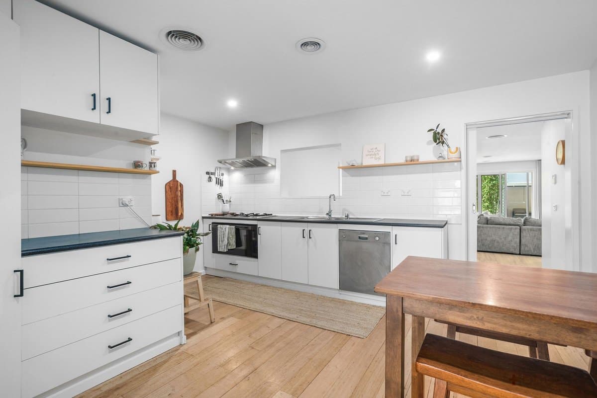 4 Airlie Grove, SEAFORD, VIC, 3198, Seaford - Thumbnail 2