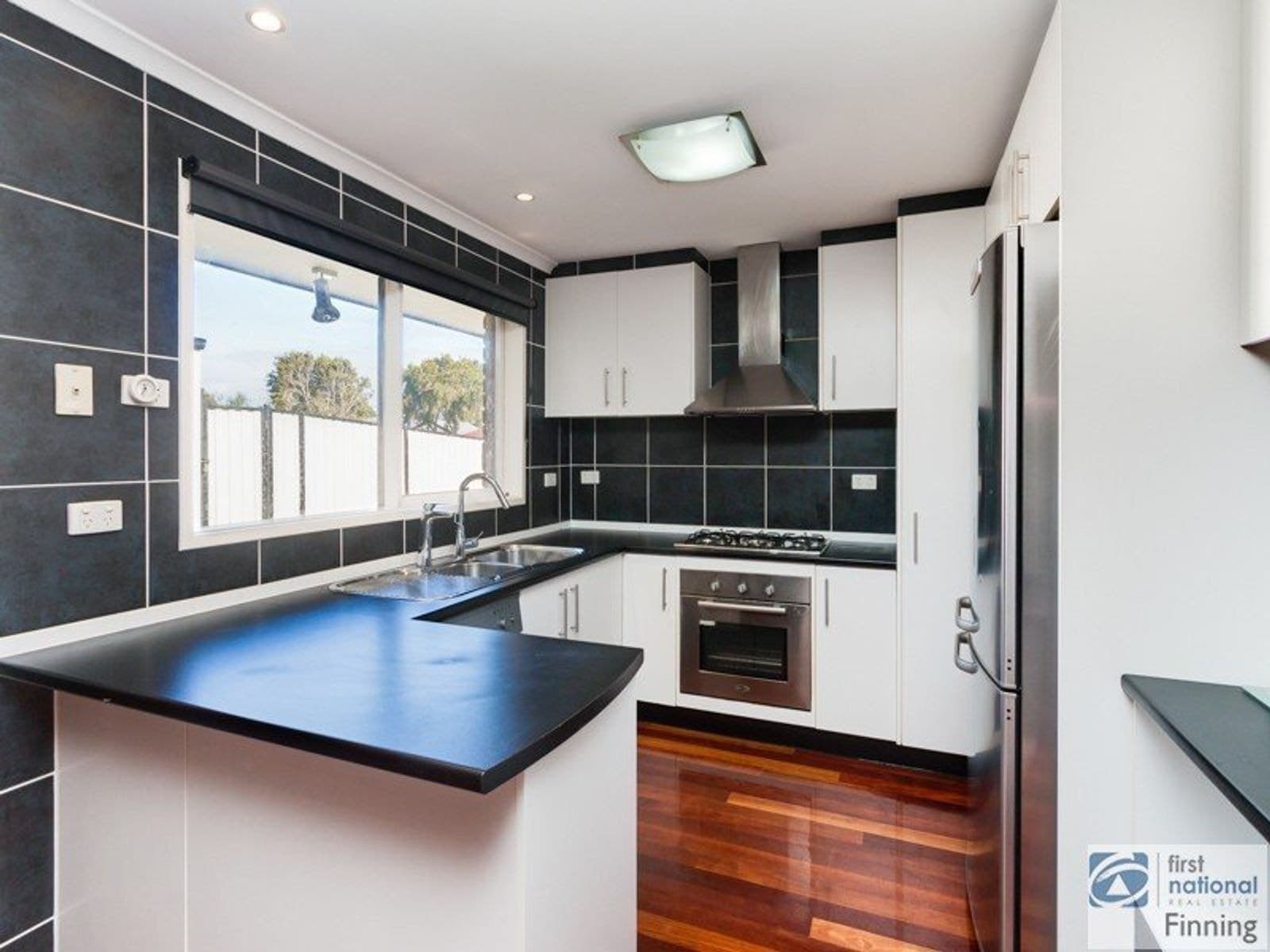 36 Endeavour Drive, Cranbourne North VIC 3977, Cranbourne North - Thumbnail 2