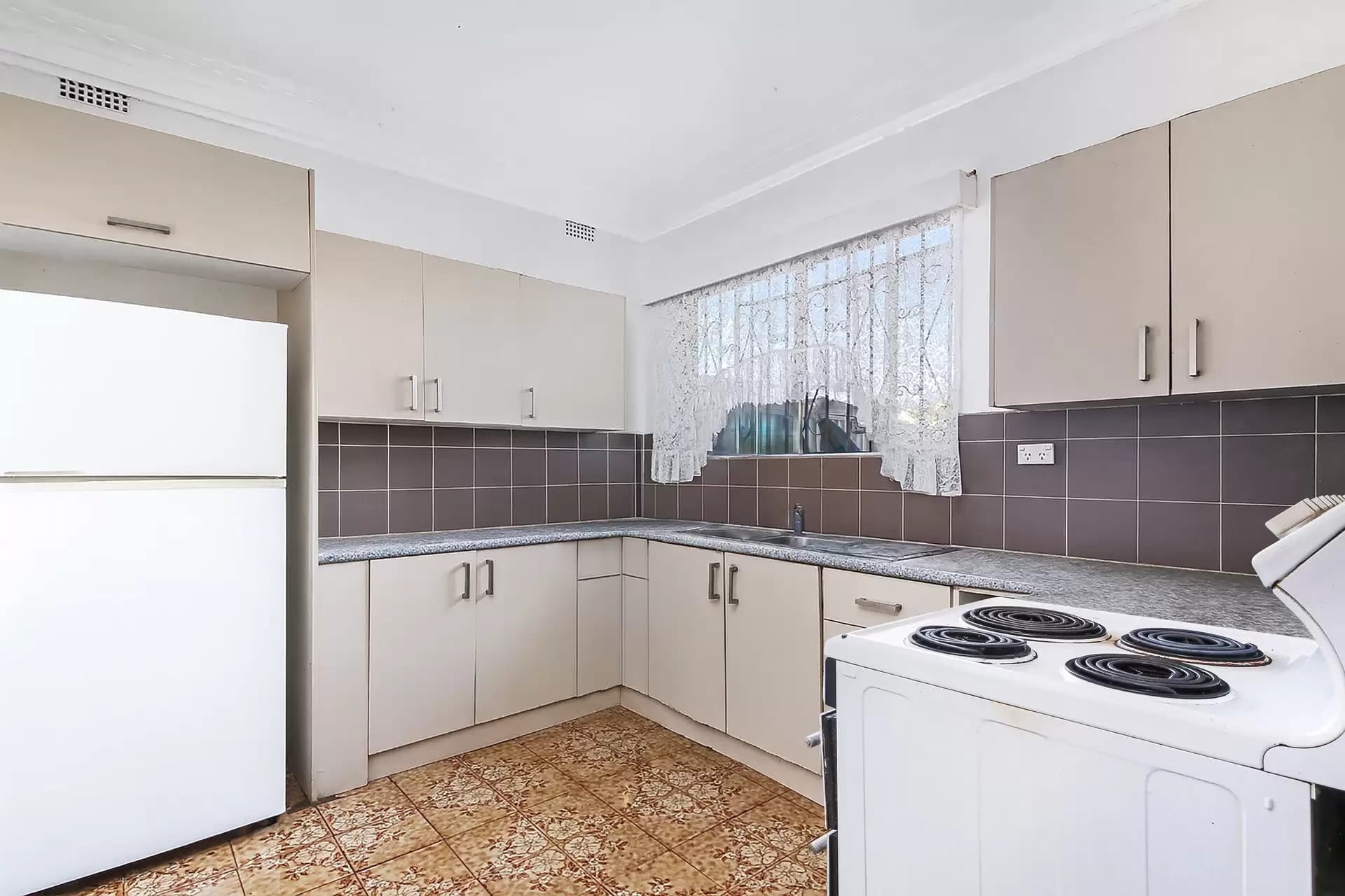 163 Acacia Avenue, Greenacre - Thumbnail 2