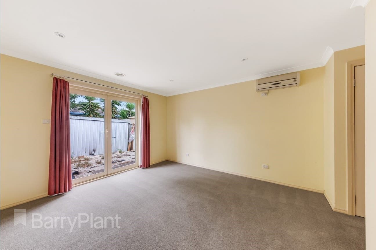 12 Stoneman Turn, Caroline Springs, VIC 3023, Caroline Springs - Thumbnail 3