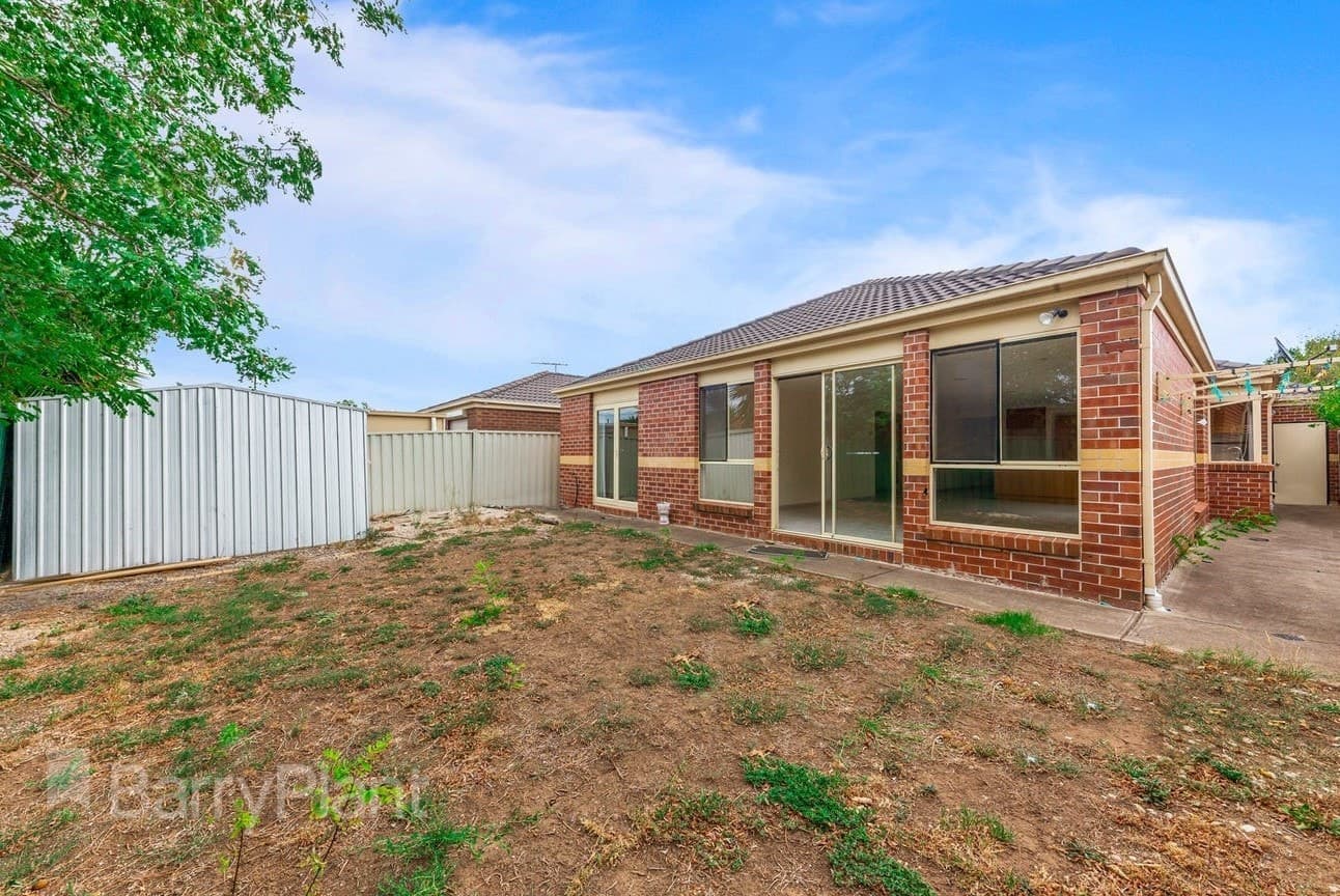 12 Stoneman Turn, Caroline Springs, VIC 3023, Caroline Springs - Thumbnail 4