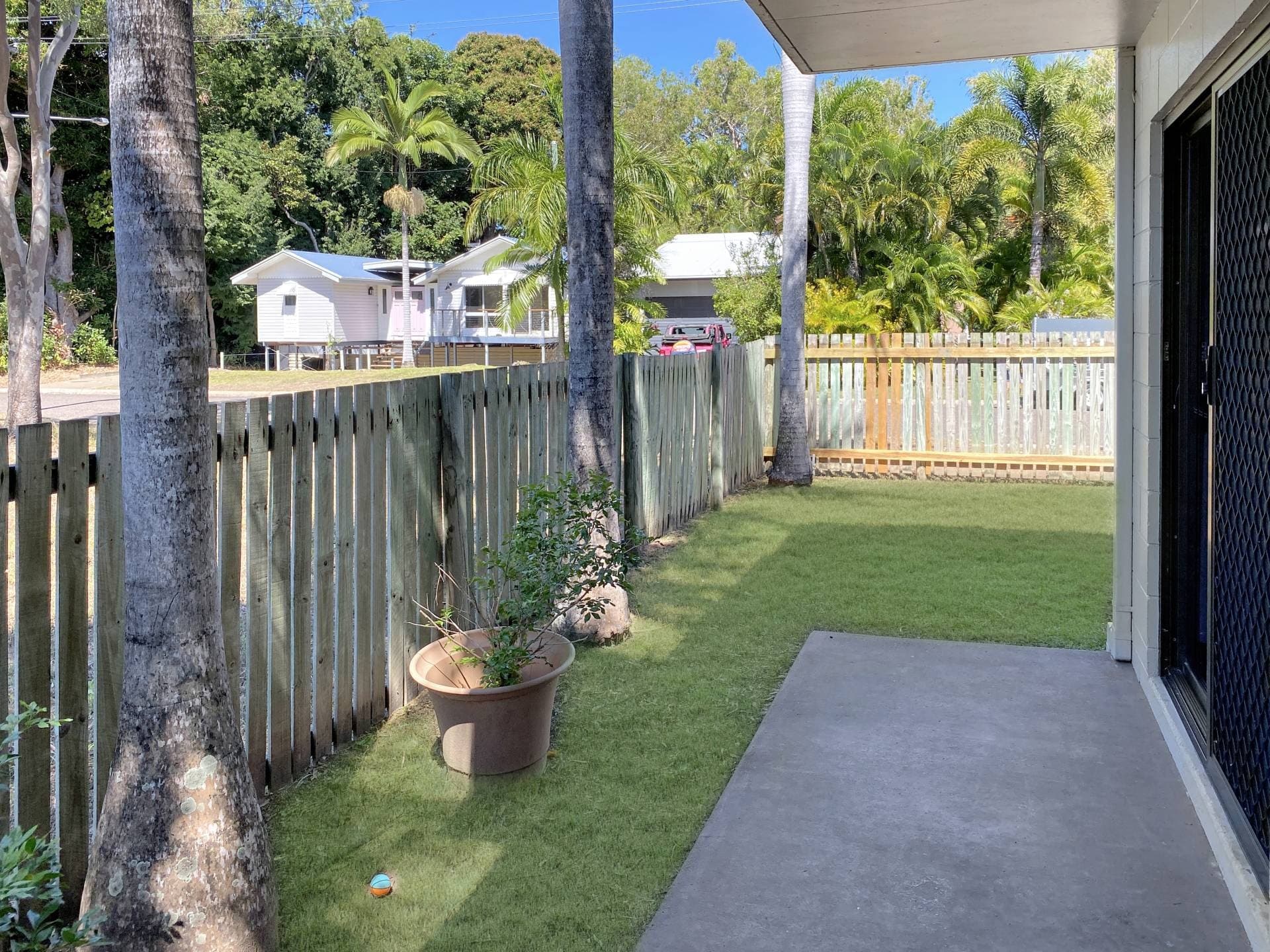 1, 23 Yates Street, Nelly Bay - Thumbnail 2