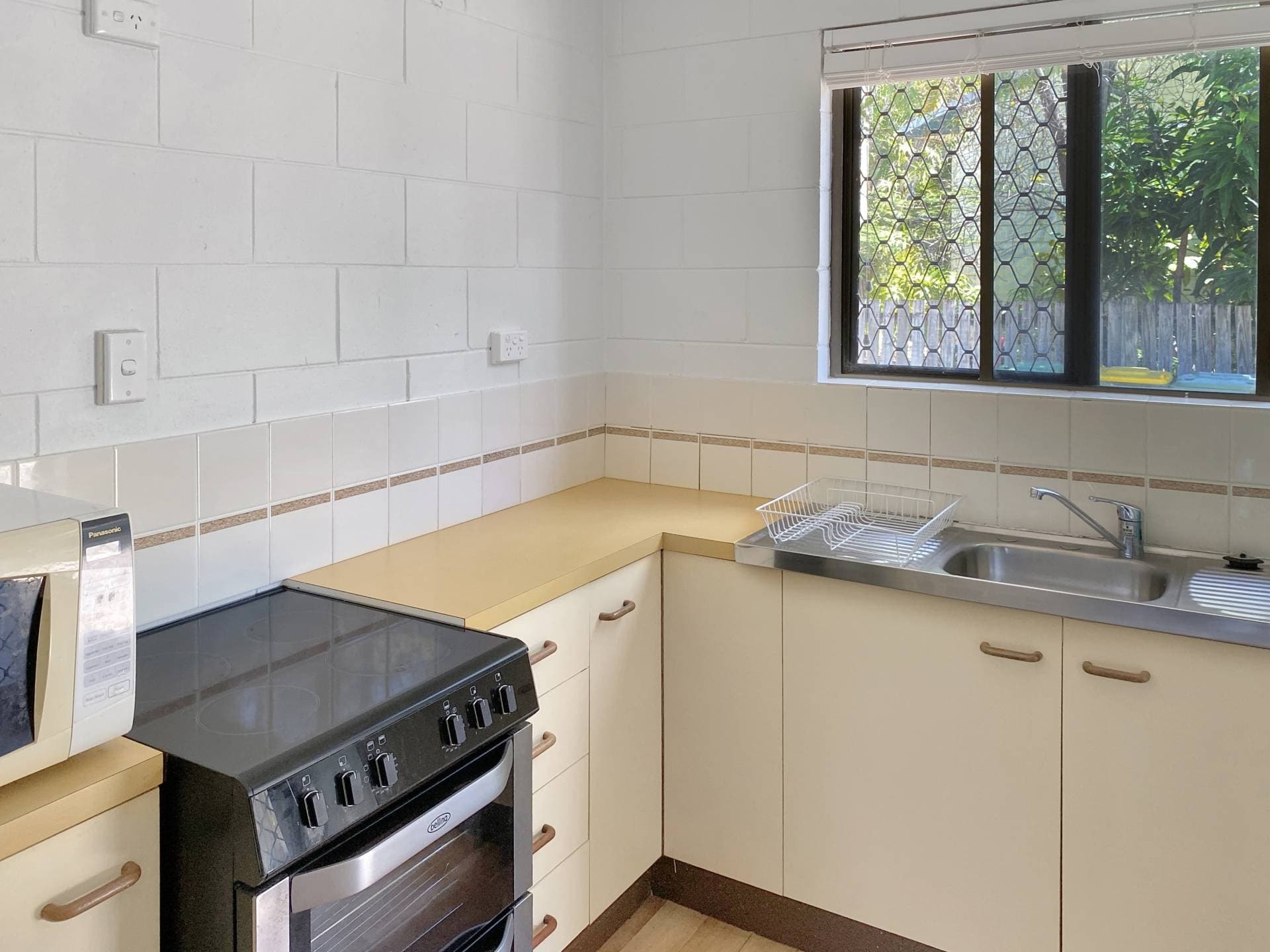 1, 23 Yates Street, Nelly Bay - Thumbnail 7