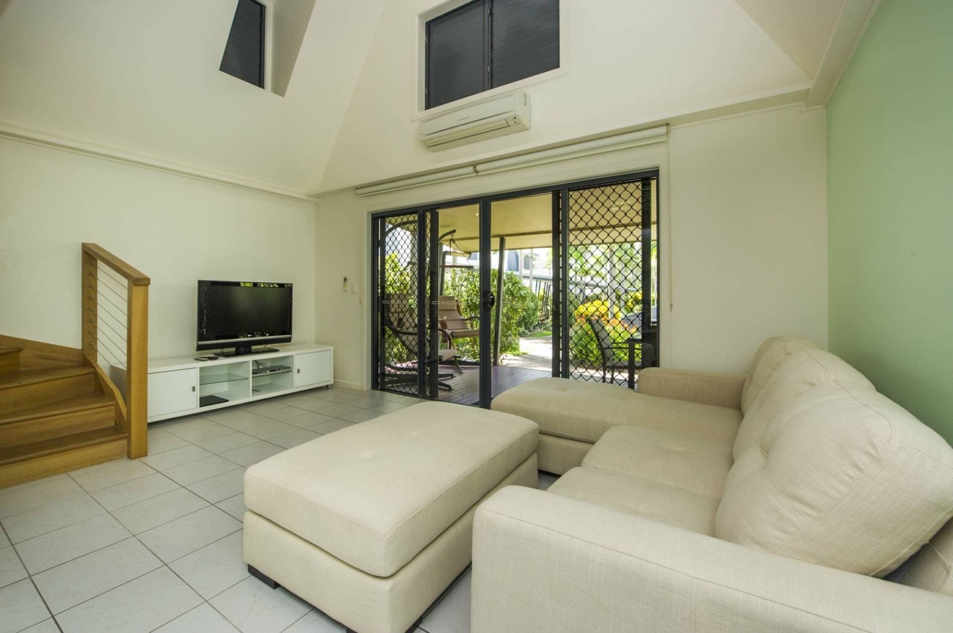 7, 42  'Canopy' Yates Street, Nelly Bay - Thumbnail 5
