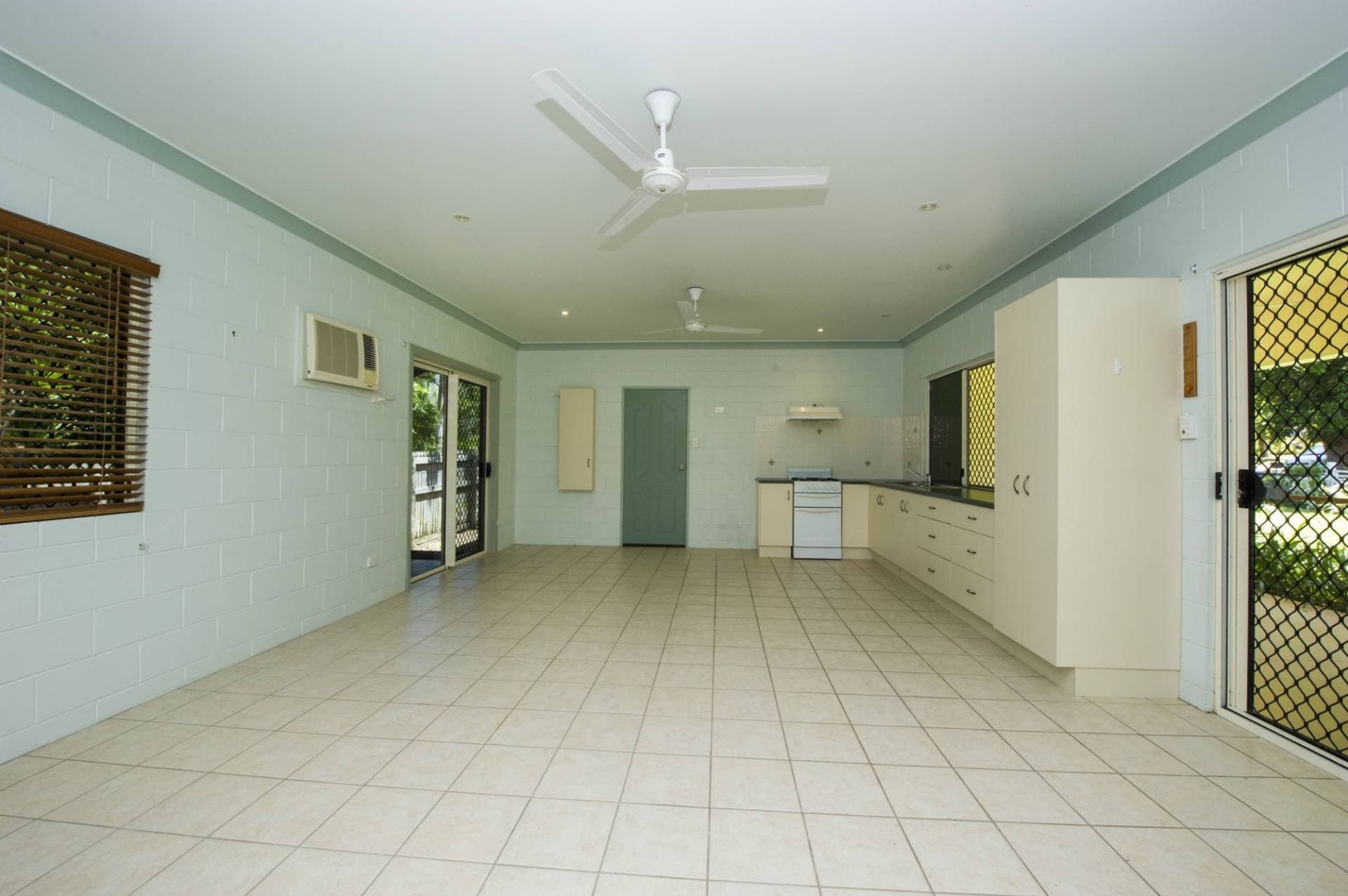 9 Robson Street, Nelly Bay - Thumbnail 4