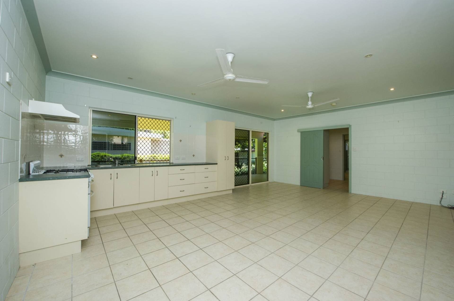 9 Robson Street, Nelly Bay - Thumbnail 6