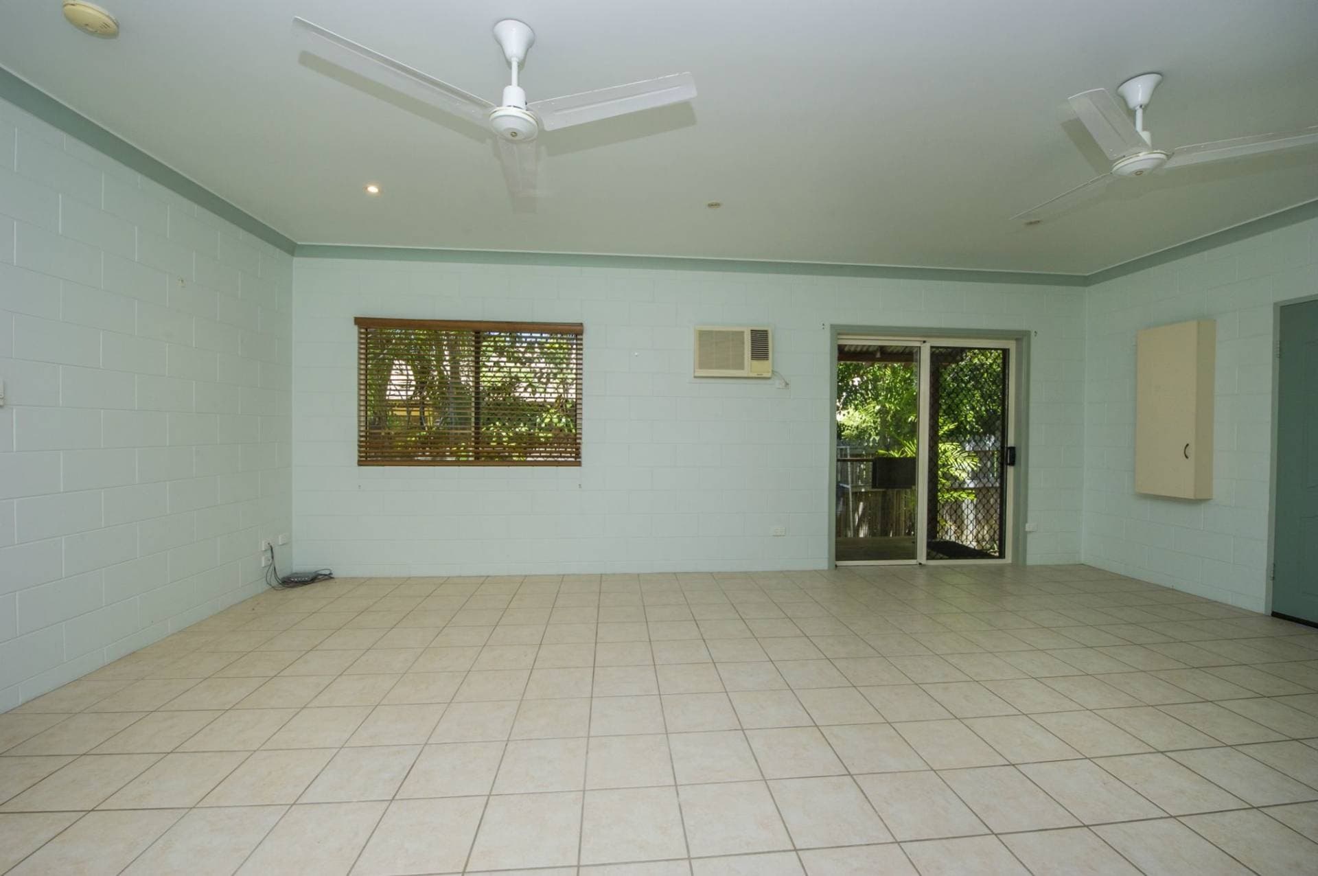 9 Robson Street, Nelly Bay - Thumbnail 7