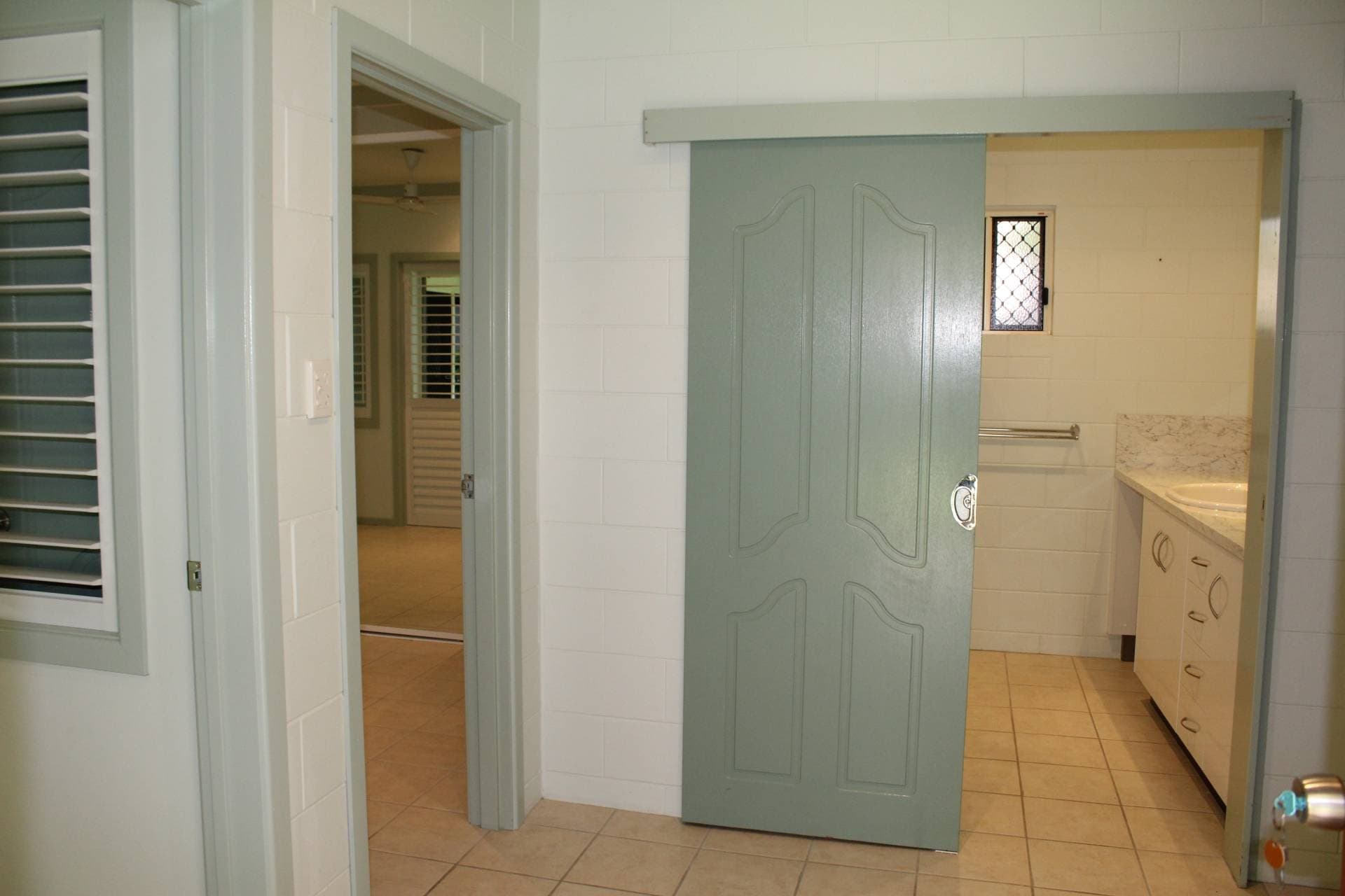 9 Robson Street, Nelly Bay - Thumbnail 8