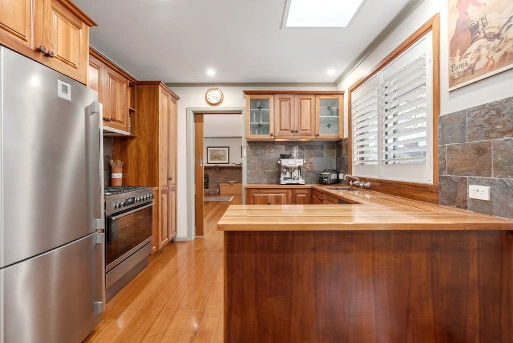 8 Hampton Court, Glen Waverley - Image 1