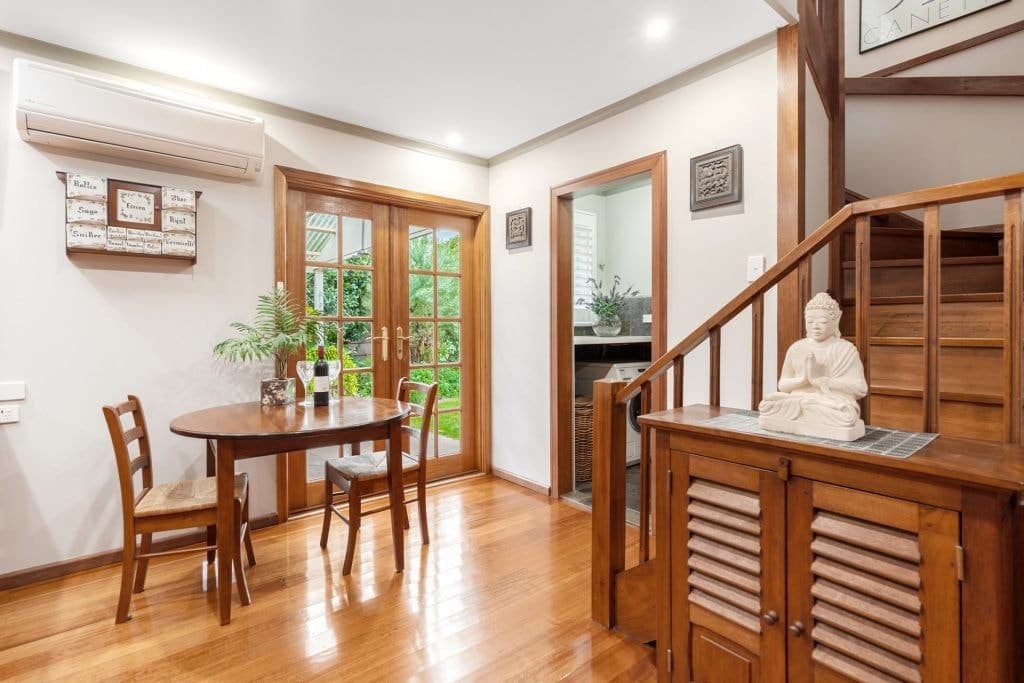 8 Hampton Court, Glen Waverley - Thumbnail 2