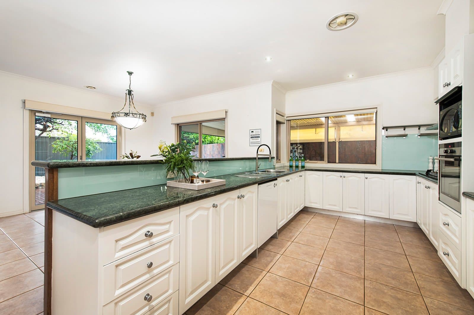 25 Hutchinson Drive, Kew VIC 3101, Kew - Thumbnail 6