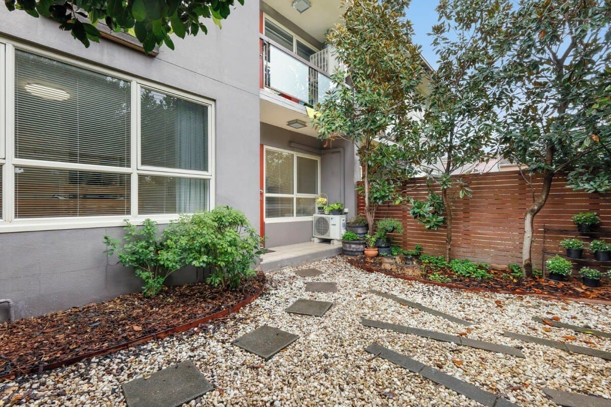 Melbourne, VIC, Mentone - Image 1