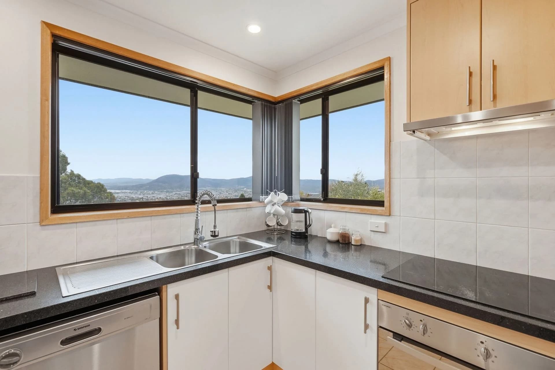 2/5 Ross Place, Mount Stuart - Thumbnail 7