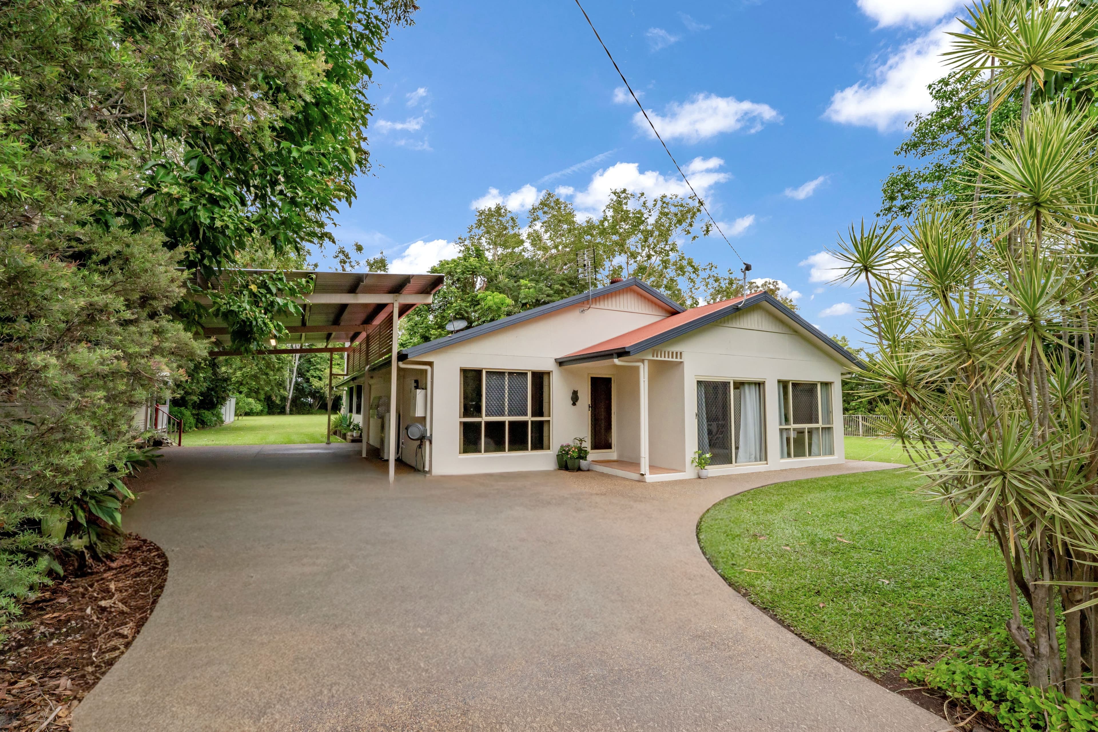 6 Octagonal Crescent, Kelso - Thumbnail 2