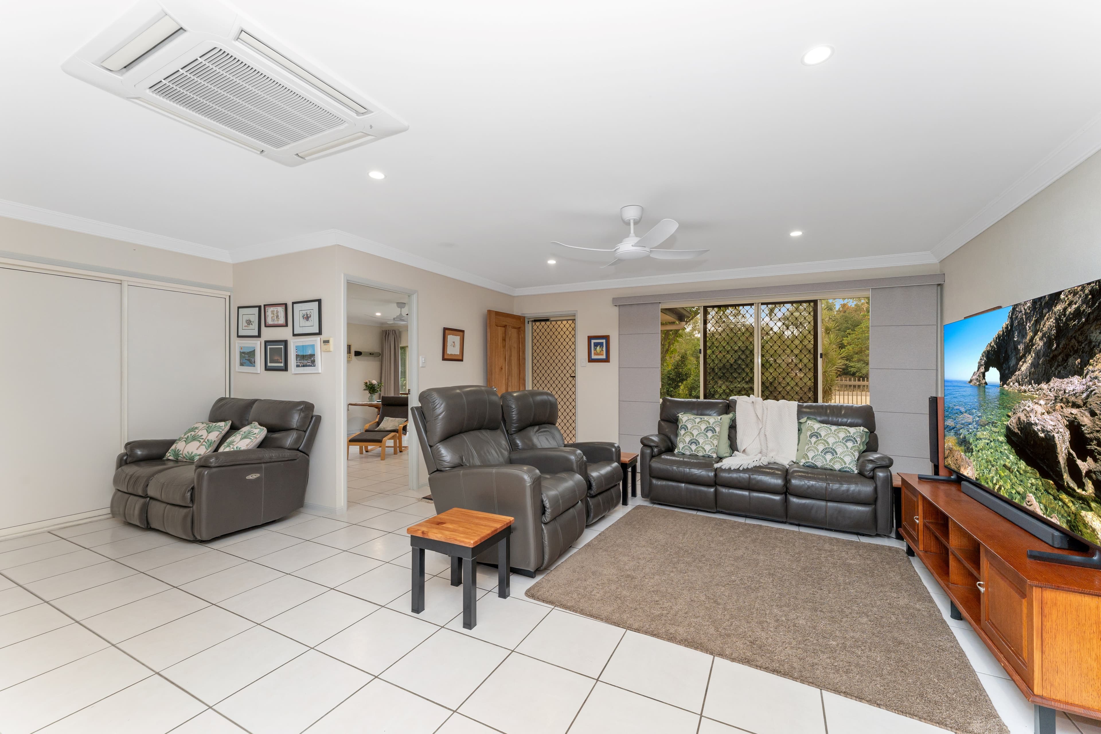 6 Octagonal Crescent, Kelso - Thumbnail 5