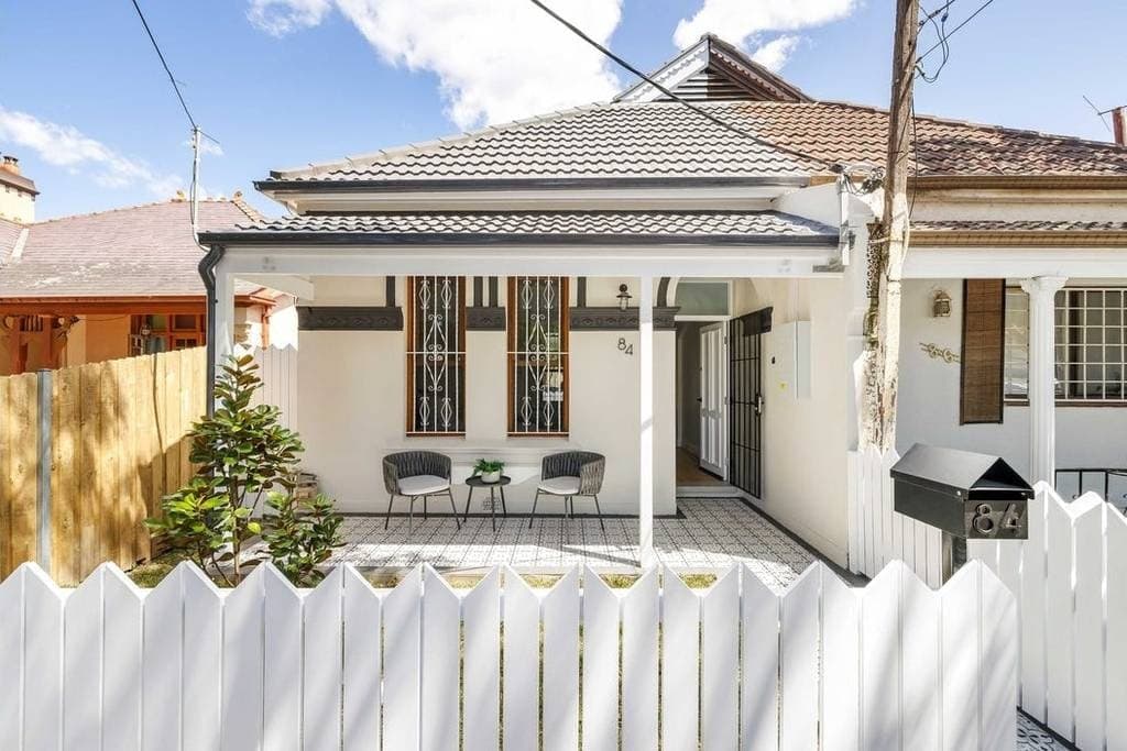 84 Silver Street, St Peters - Image 1