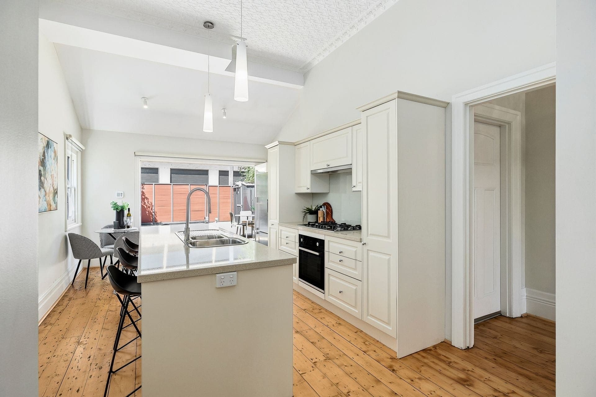 76 Upton Road, Windsor - Thumbnail 4