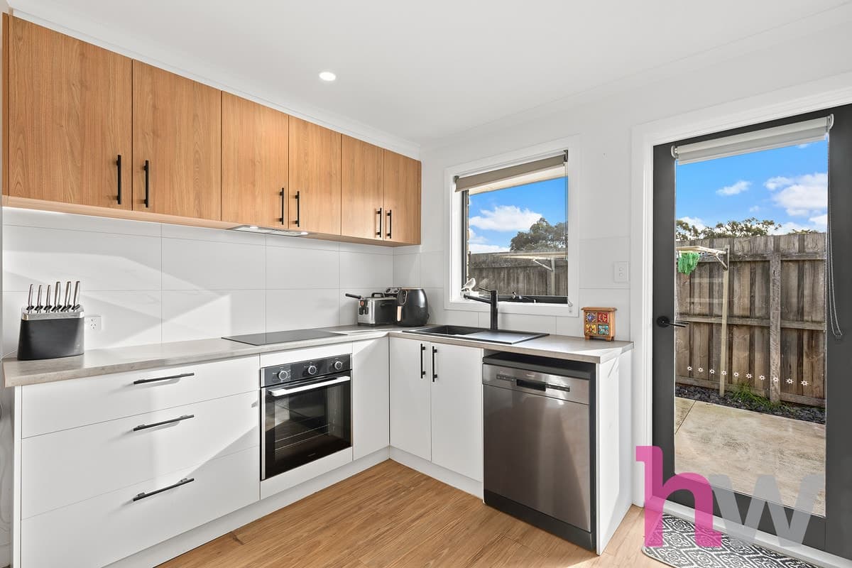 1 / 4 Colville Court, HERNE HILL VIC 3218, Herne Hill - Thumbnail 3