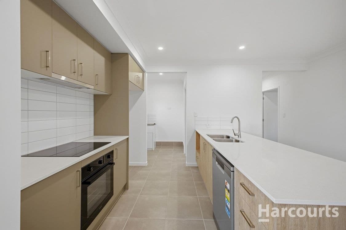 23 Torbanlea Street, BURRUM HEADS, QLD, 4659, Burrum Heads - Thumbnail 2
