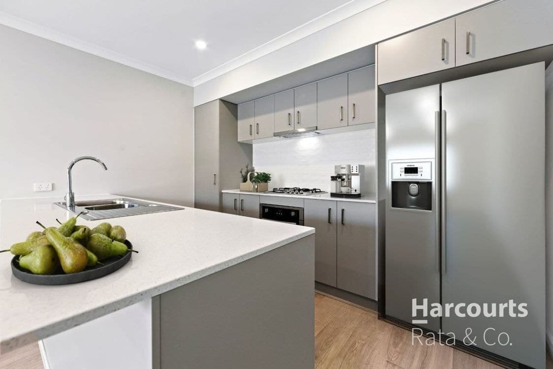 11 Snowflake Crescent, South Morang, VIC 3752, South Morang - Thumbnail 2