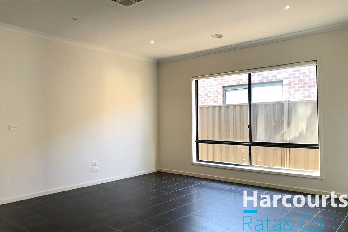 18 Fortitude Drive, Craigieburn, VIC, 3064, Craigieburn - Thumbnail 2