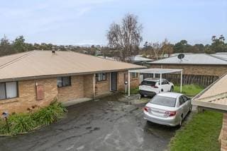 2/9-11 Newnham Close, Newnham - Image 1