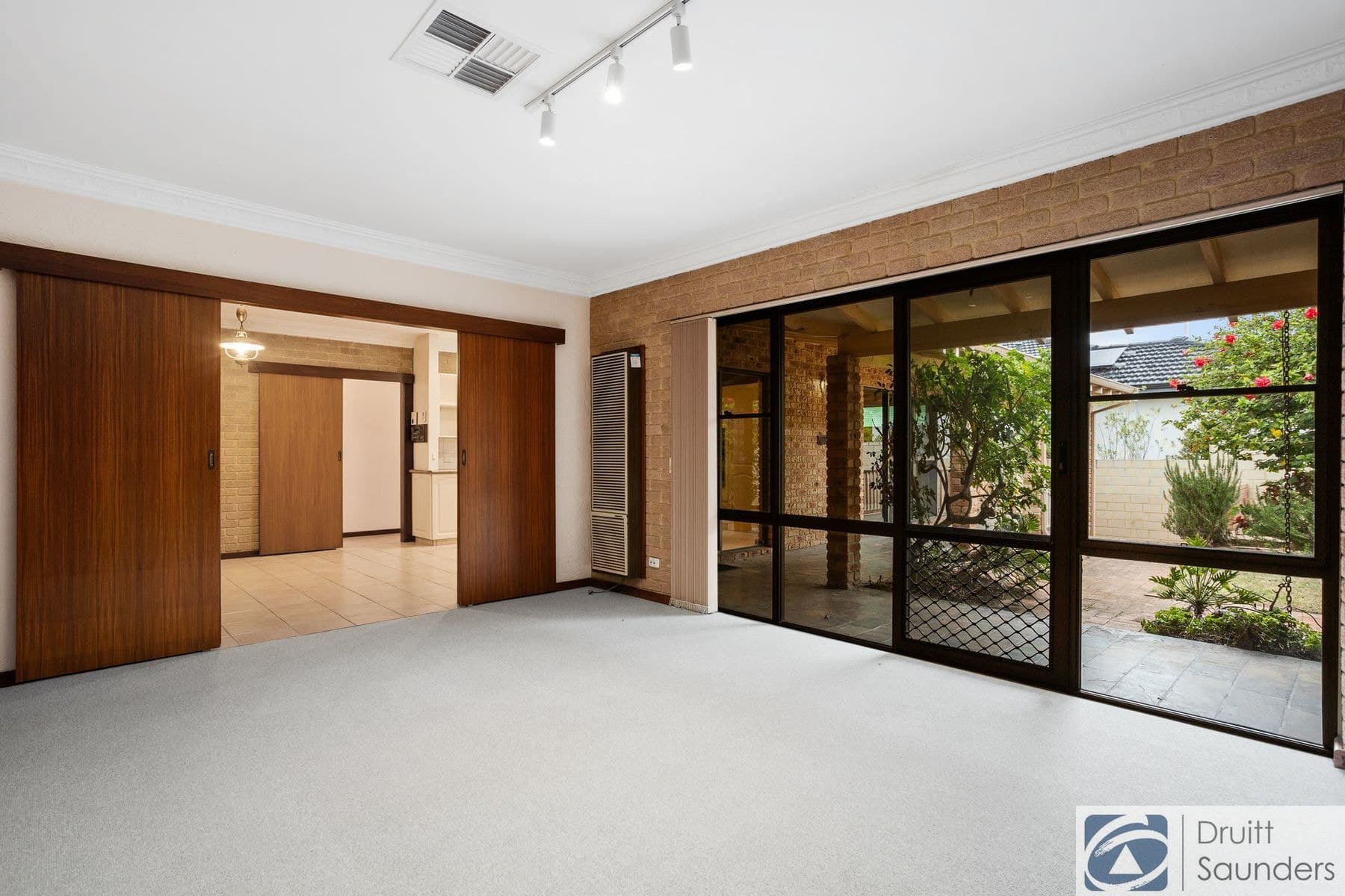19 Maynard Way, Karrinyup WA 6018, Karrinyup - Thumbnail 4