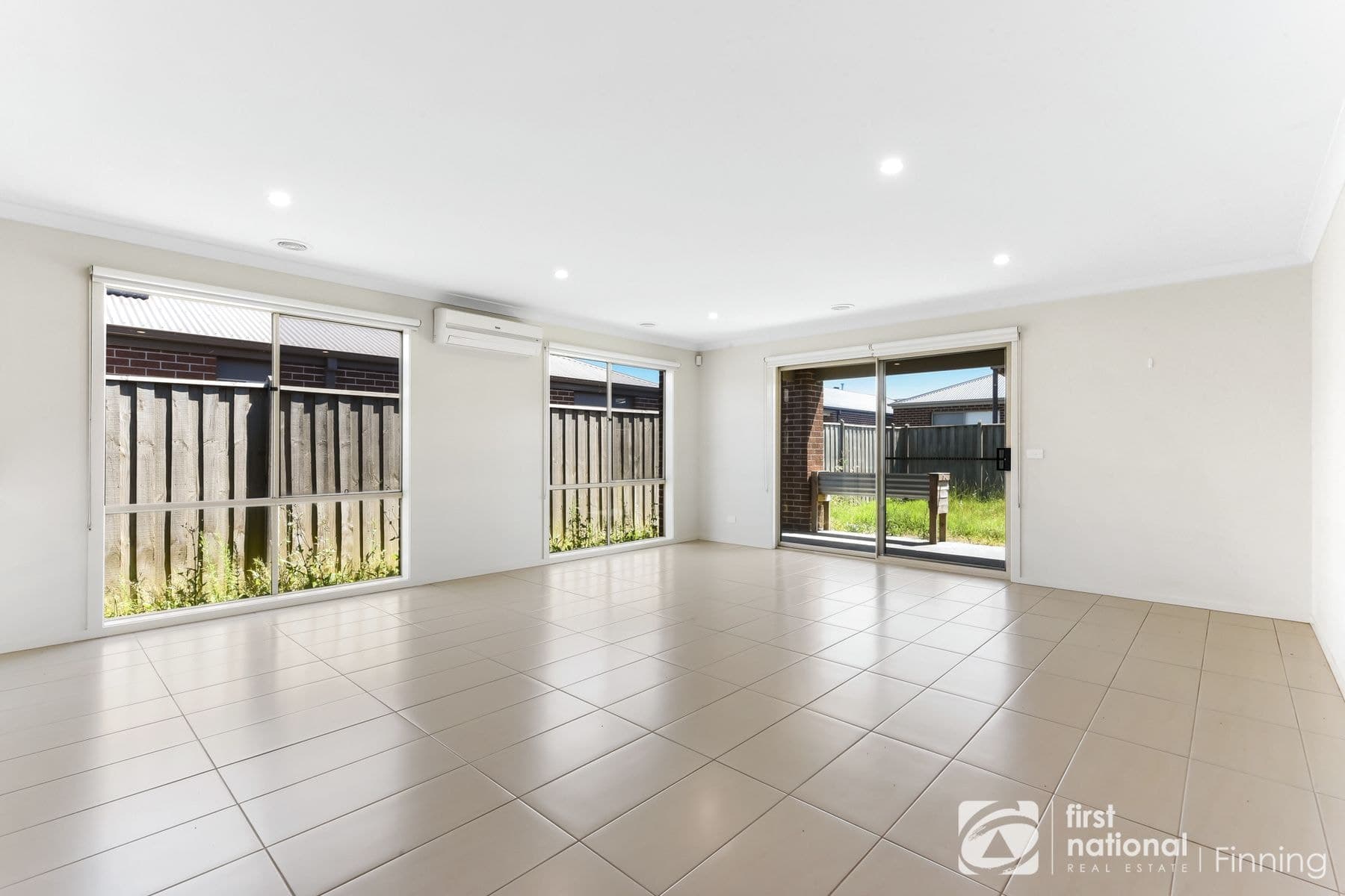 30 Kernot Parade, Clyde VIC 3978, Clyde - Thumbnail 2