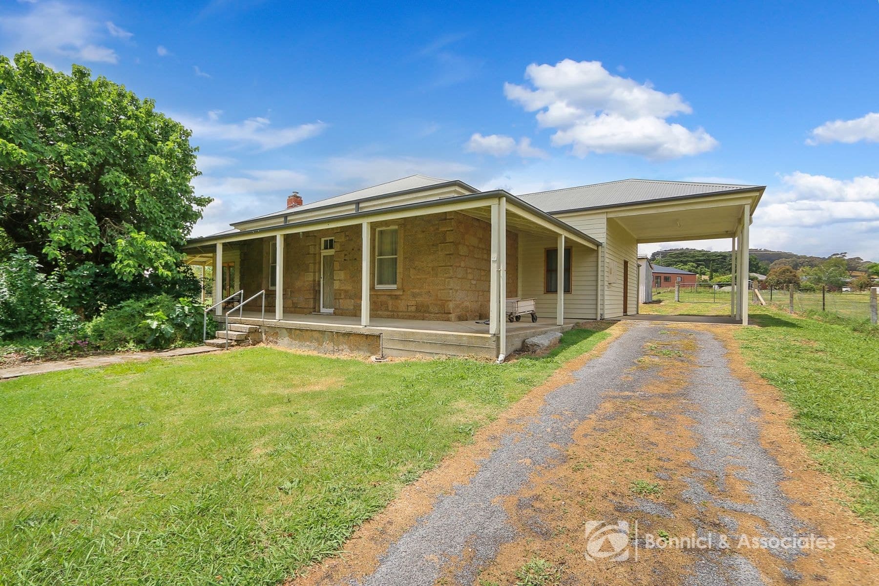22 Alma Road, Beechworth VIC 3747, Beechworth - Thumbnail 3