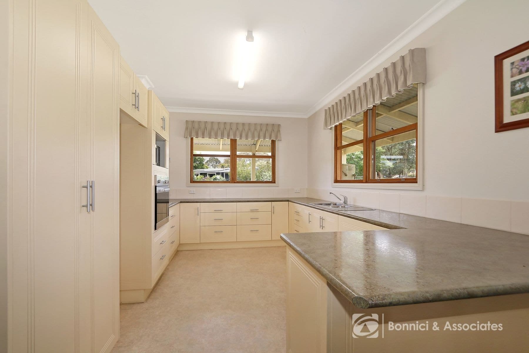 22 Alma Road, Beechworth VIC 3747, Beechworth - Thumbnail 5
