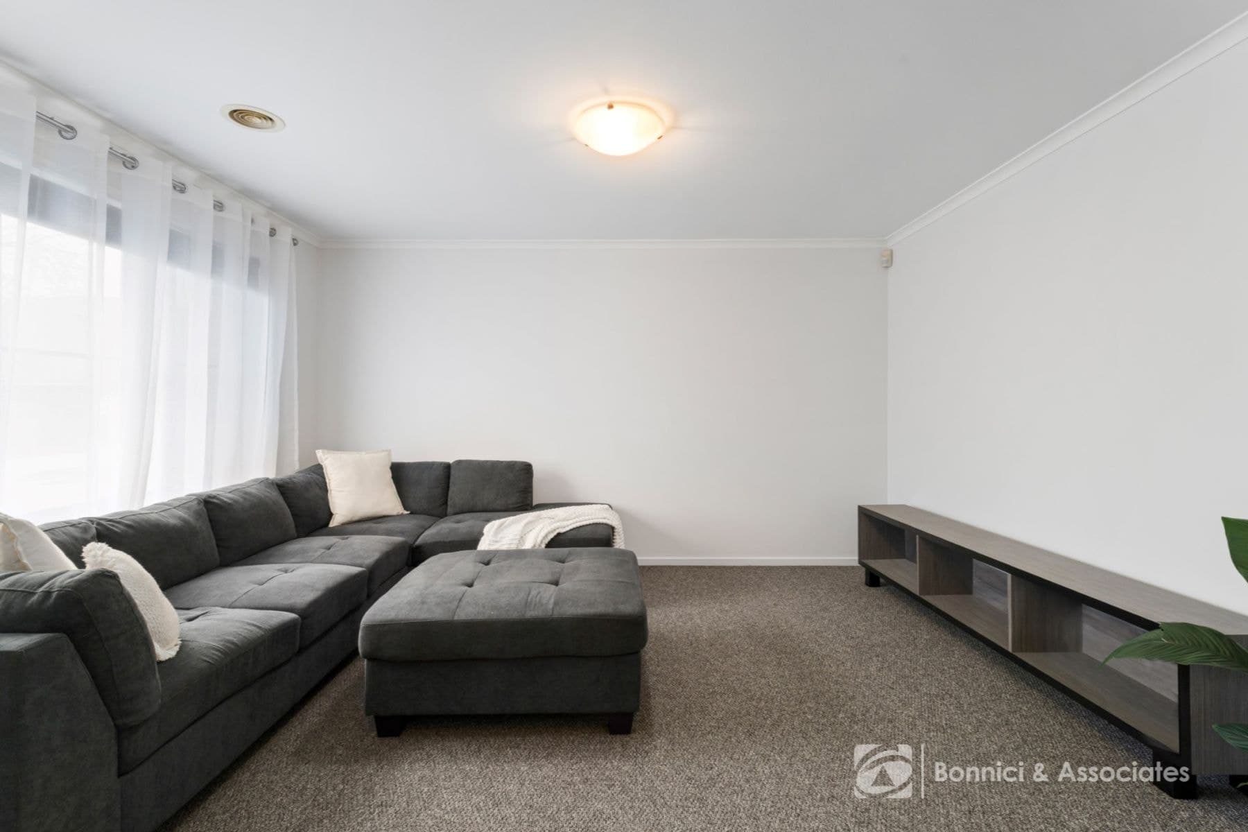 8 Hook Court, Wodonga VIC 3690, Wodonga - Thumbnail 3