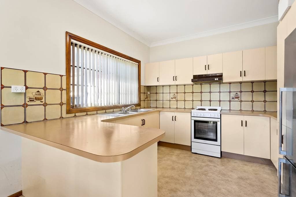 2/2 Staff Road, Cordeaux Heights - Thumbnail 4
