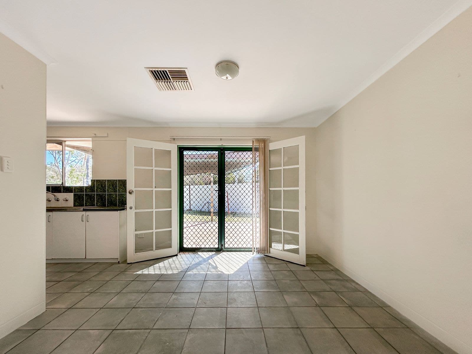 15 Bougainvilia Avenue, East Side NT 0870, East Side - Thumbnail 4