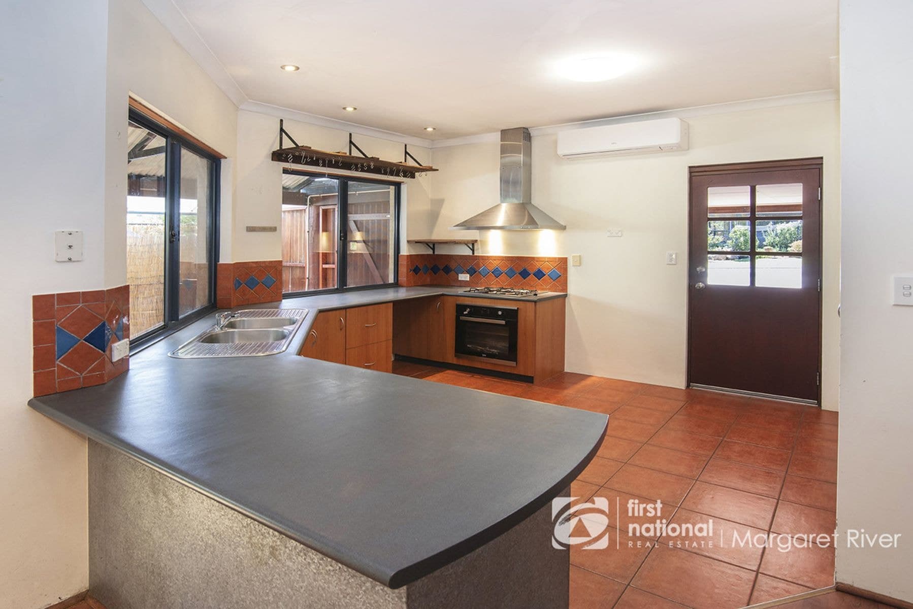 4 Bottlebrush Drive, Margaret River WA 6285, Margaret River - Thumbnail 4